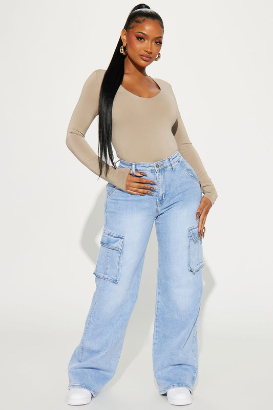 Not That Serious Stretch Cargo Jeans - Light Wash